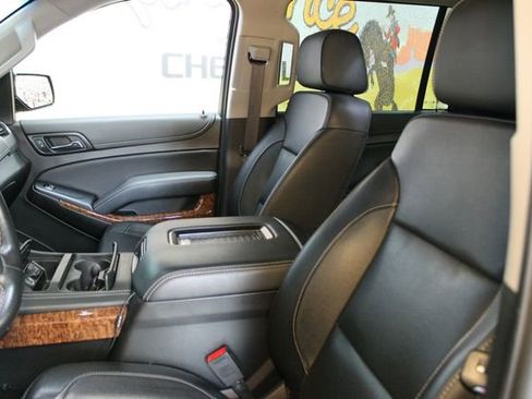 Used 2019 Chevrolet Suburban Premier AWD/4WD image 21