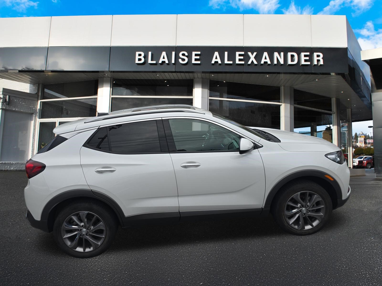 Used 2023 Buick Encore GX Essence w/ Experience Buick Package AWD/4WD image 2