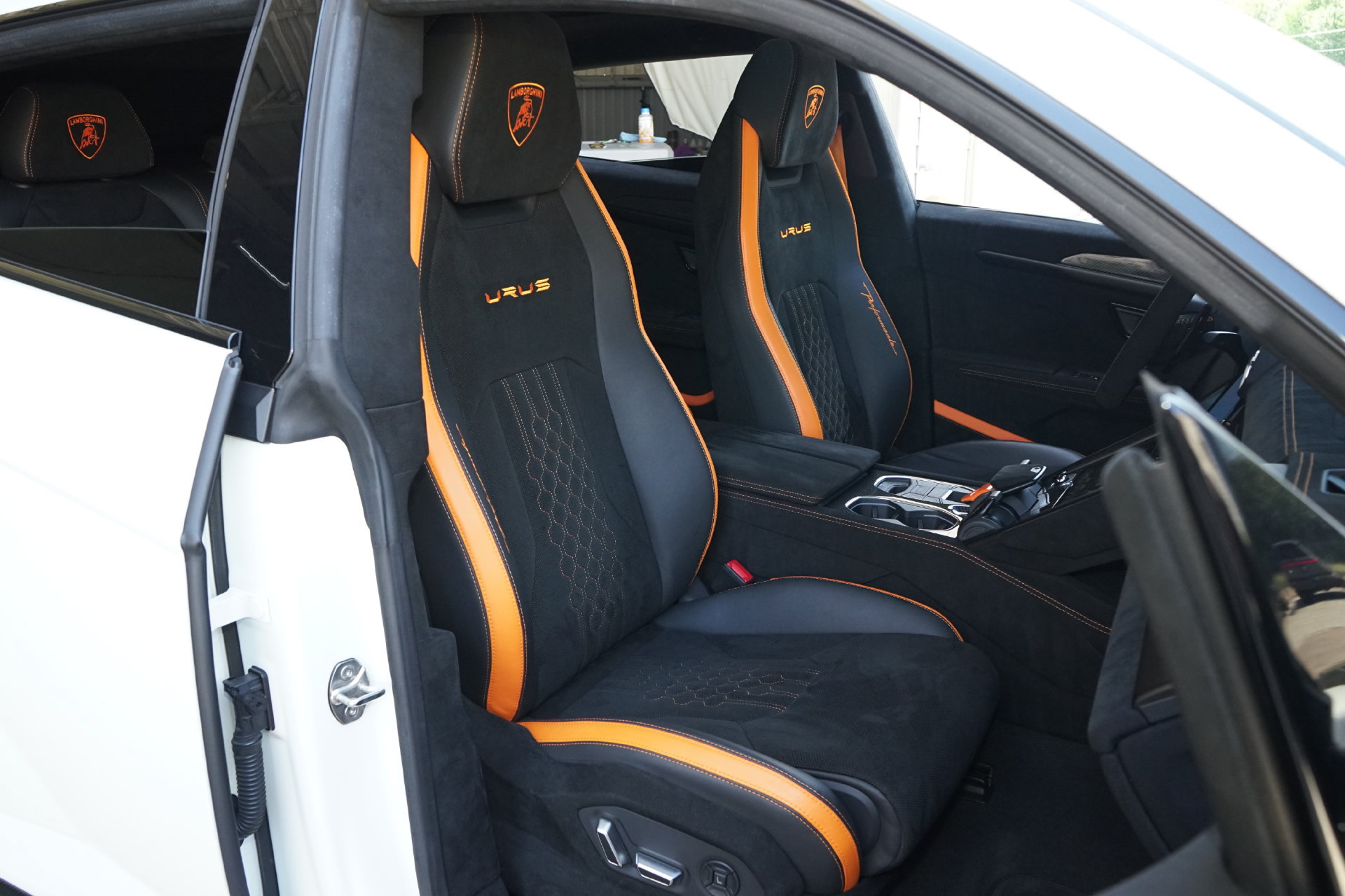 Used 2024 Lamborghini Urus Performante AWD/4WD image 19