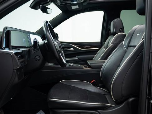 Used 2022 Cadillac Escalade Premium Luxury image 41