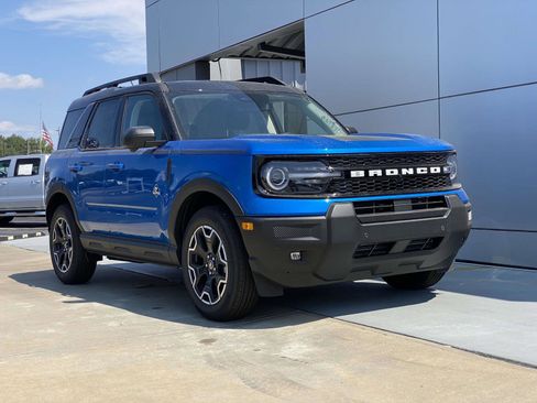 New 2025 Ford Bronco Sport Outer Banks w/ Outer Banks Tech Package+ AWD/4WD image 2