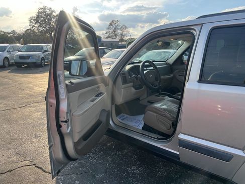 Used 2008 Jeep Liberty Sport image 9