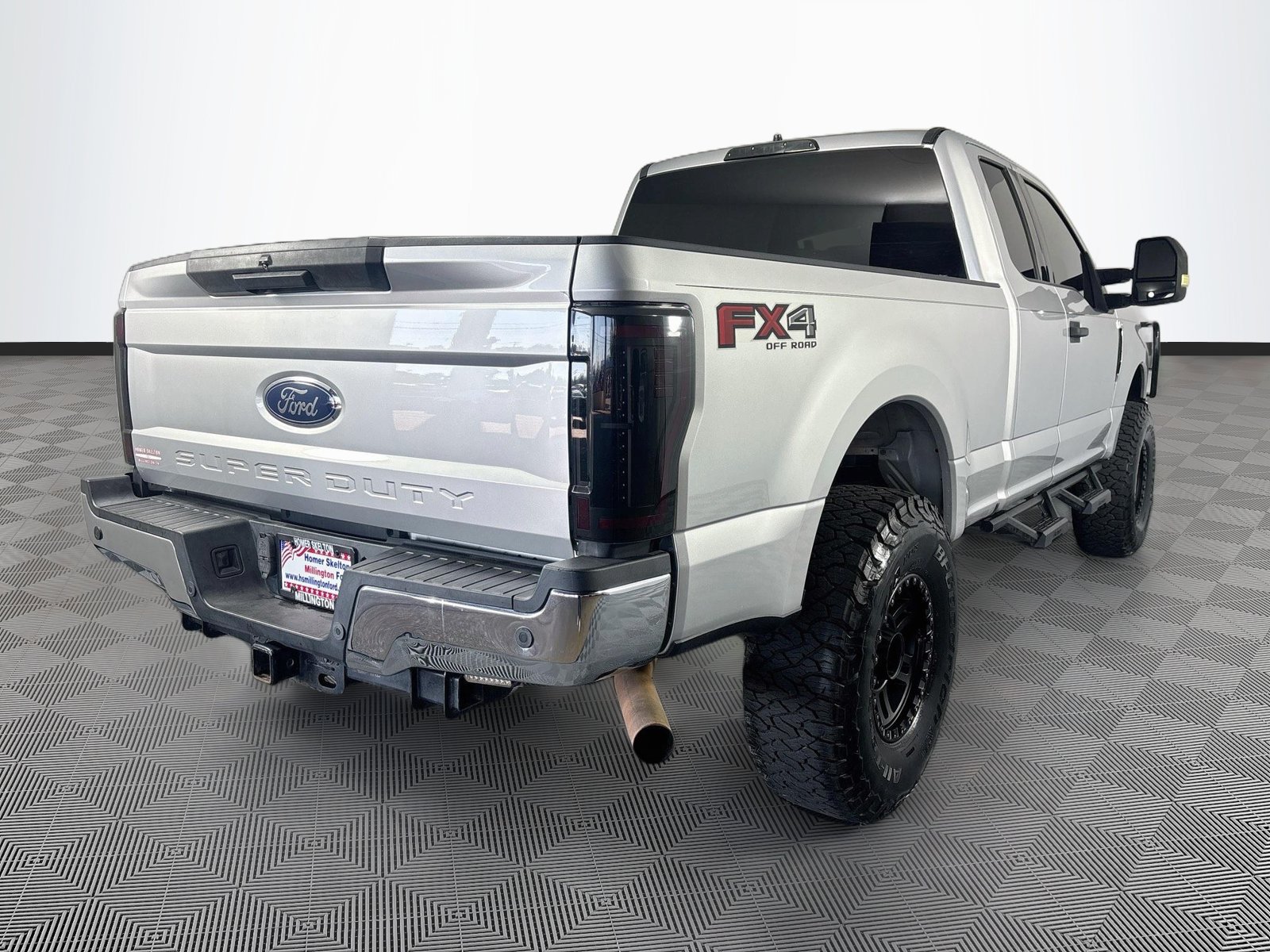 Used 2017 Ford F250 XLT w/ FX4 Off-Road Package AWD/4WD image 7