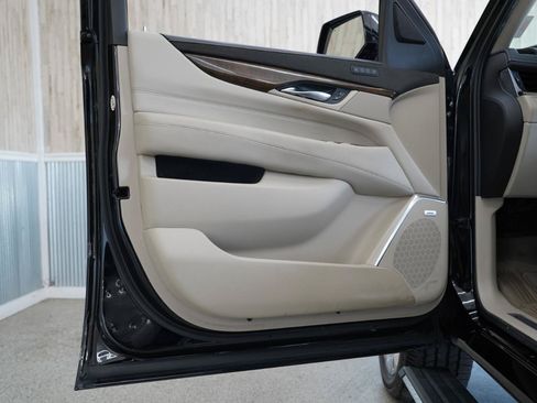 Used 2019 Cadillac Escalade ESV Premium Luxury w/ LPO, Radiant Package AWD/4WD image 28