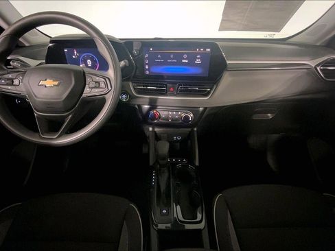 Used 2025 Chevrolet TrailBlazer LT AWD/4WD image 17