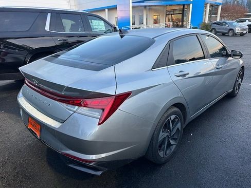 Used 2021 Hyundai Elantra SEL w/ Convenience + Premium Package image 4