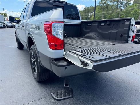 Used 2019 Nissan Titan PRO-4X w/ Pro-4x Convenience Package AWD/4WD image 12