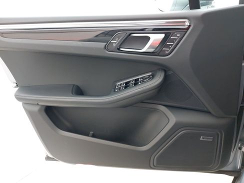 Certified 2026 Porsche Macan AWD/4WD image 29