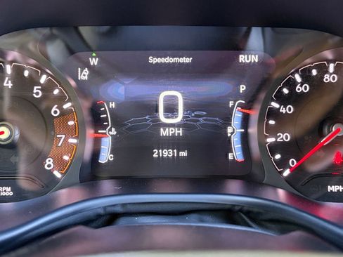 Used 2025 Jeep Compass Trailhawk AWD/4WD image 39
