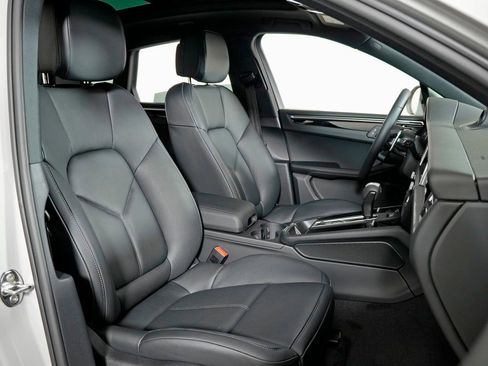 New 2026 Porsche Macan image 36