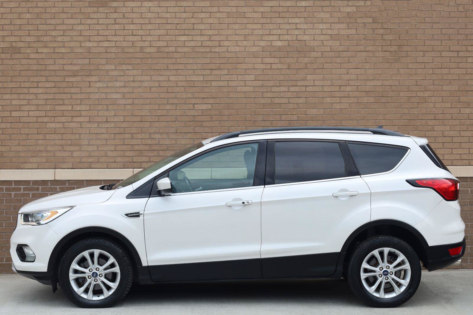 Used 2019 Ford Escape SEL FWD image 2