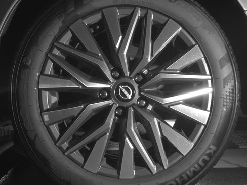 Used 2025 Nissan Altima 2.5 SV FWD image 14