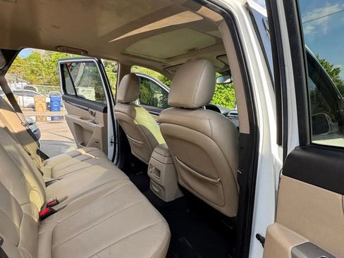 Used 2012 Hyundai Santa Fe Limited w/ Navigation Pkg 4 image 18