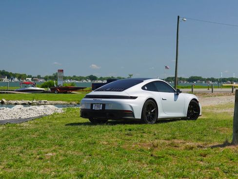 Used 2025 Porsche 911 Carrera T RWD image 3