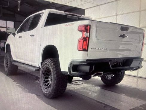 Used 2025 Chevrolet Silverado 1500 LT Trail Boss w/ Convenience Package II AWD/4WD image 10