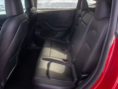 Used 2021 Tesla Model Y Long Range image 12