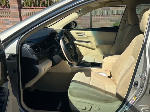 Used 2016 Toyota Camry LE image 6