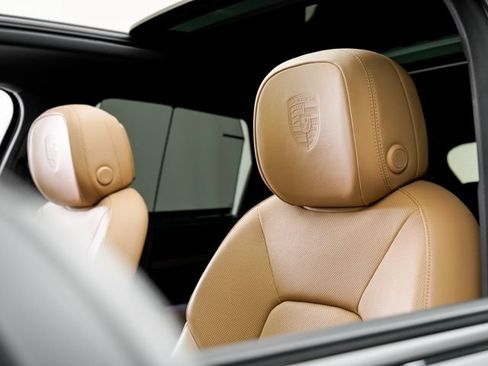 Certified 2026 Porsche Cayenne AWD/4WD image 10