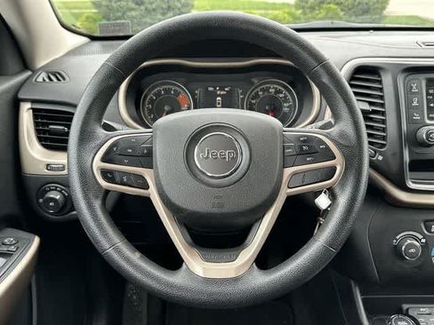 Used 2018 Jeep Cherokee Latitude AWD/4WD image 7