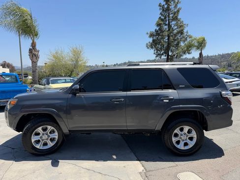 Used 2022 Toyota 4Runner SR5 AWD/4WD image 6