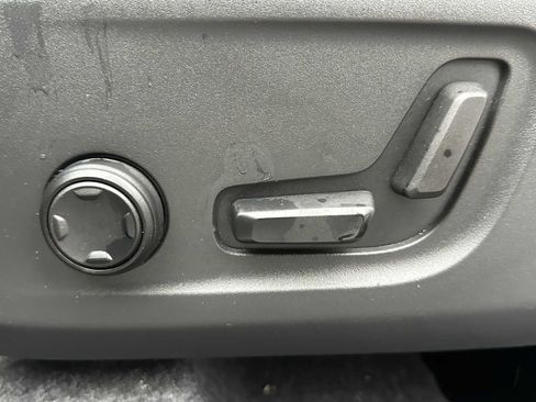 Used 2025 Volvo XC40 B5 Ultra w/ Climate Package image 22