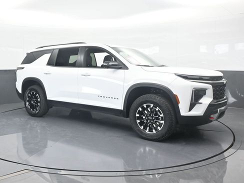 Used 2024 Chevrolet Traverse Z71 w/ Enhanced Driving Package image 8