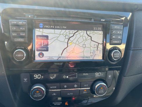 Used 2017 Nissan Rogue SV w/ SV Premium Package image 18