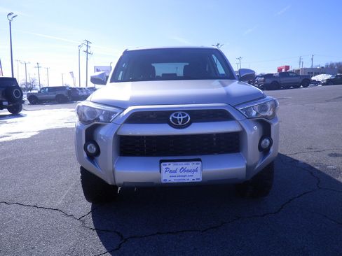 Used 2017 Toyota 4Runner SR5 image 2