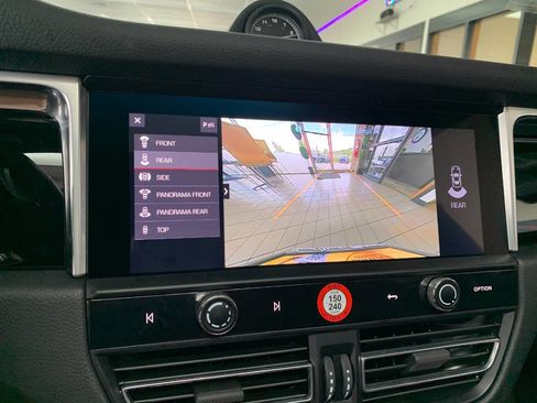 Used 2023 Porsche Macan image 17