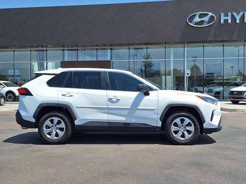 Used 2022 Toyota RAV4 LE AWD/4WD image 2