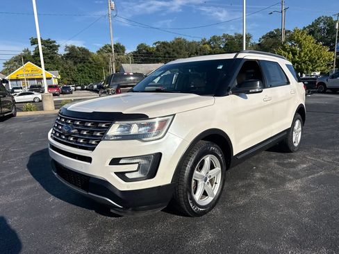 Used 2017 Ford Explorer XLT w/ Equipment Group 202A AWD/4WD image 2