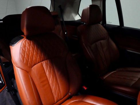 Used 2023 BMW X7 xDrive40i w/ Premium Package image 9