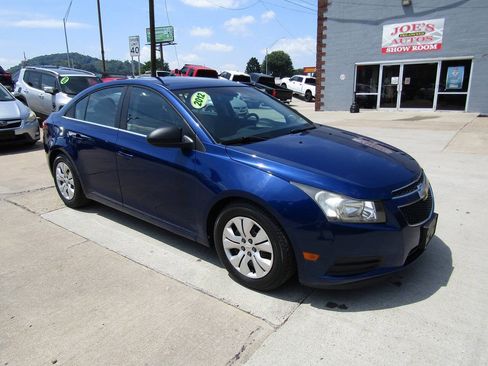 Used 2012 Chevrolet Cruze LS w/ Connectivity Package FWD image 2