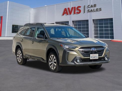 Used 2025 Subaru Outback Premium image 3