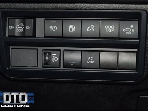 Used 2024 Toyota Tundra Limited image 32