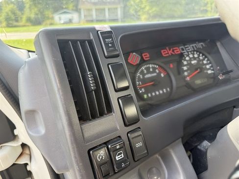 Used 2019 Isuzu NPR RWD image 12