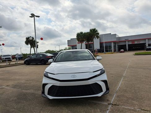 Used 2025 Toyota Camry SE w/ Multimedia Upgrade Package image 2