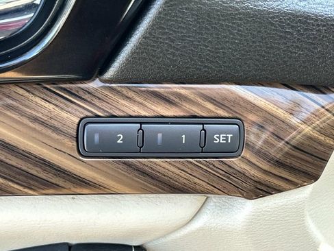 Used 2017 Nissan Maxima Platinum w/ Interior Lighting Package image 23