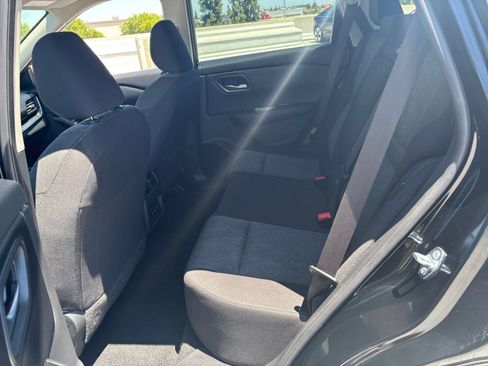 Used 2025 Nissan Rogue SV FWD image 27