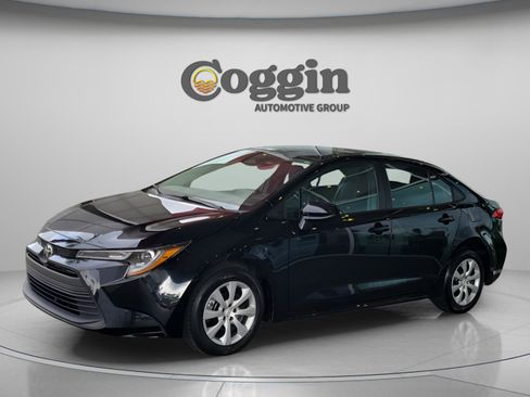 Used 2024 Toyota Corolla LE image 1