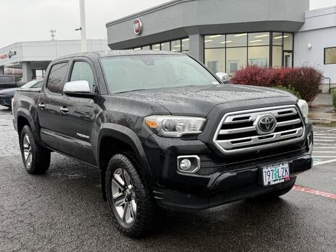 Used 2019 Toyota Tacoma Limited image 2