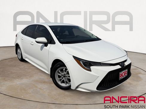 Used 2022 Toyota Corolla LE FWD image 1