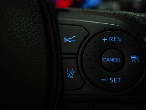 Used 2021 Toyota RAV4 XLE FWD image 18