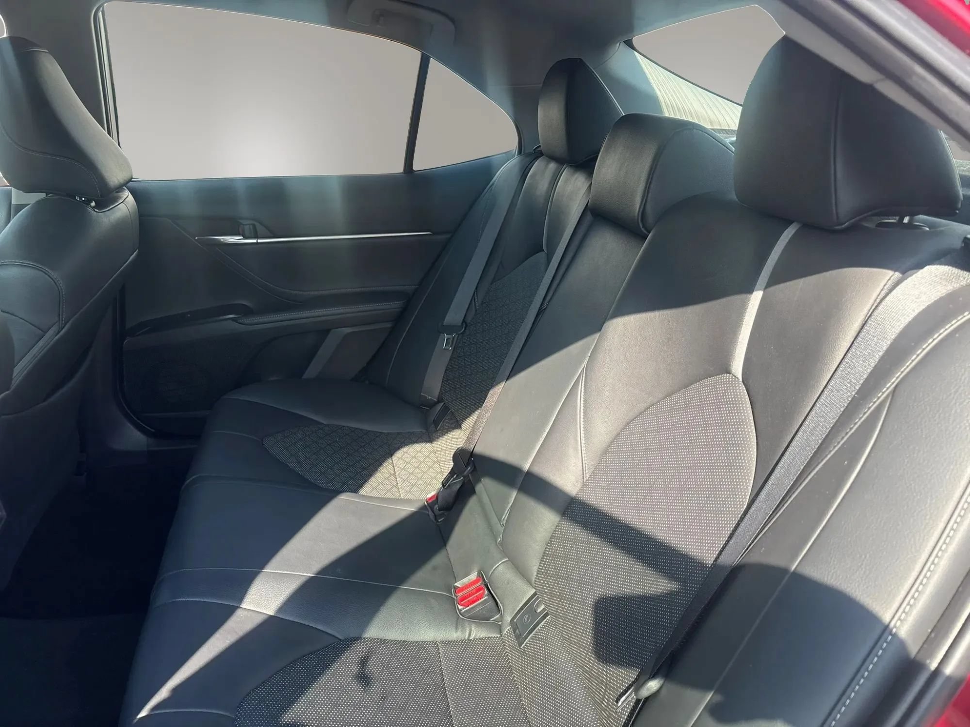 Used 2018 Toyota Camry XSE FWD image 9