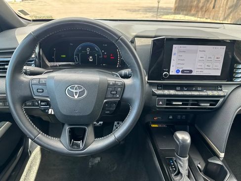 Used 2025 Toyota Camry SE FWD image 14