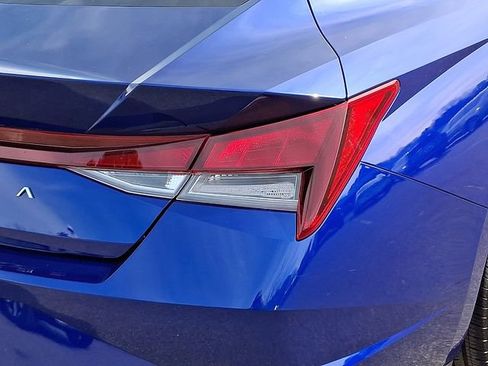 Used 2023 Hyundai Elantra SEL image 12