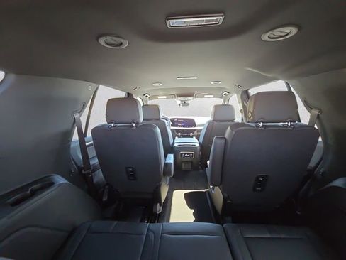 Used 2025 Chevrolet Tahoe RST w/ RST Performance Edition AWD/4WD image 25