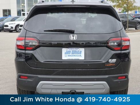 Certified 2025 Honda Pilot TrailSport image 16