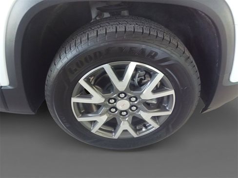 Used 2023 GMC Acadia SLE image 16