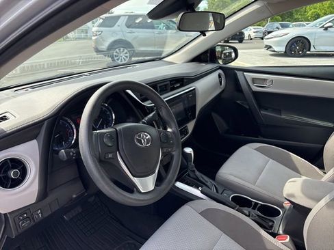 Used 2017 Toyota Corolla LE w/ Carpet Mat Package (TMS) FWD image 10